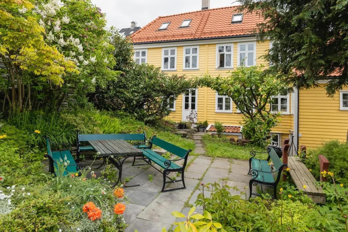 Dinbnb Apartments I Historical Two-Floor Apartment With Rooftop Panorama I 1645 Heritage Bergen Exterior photo