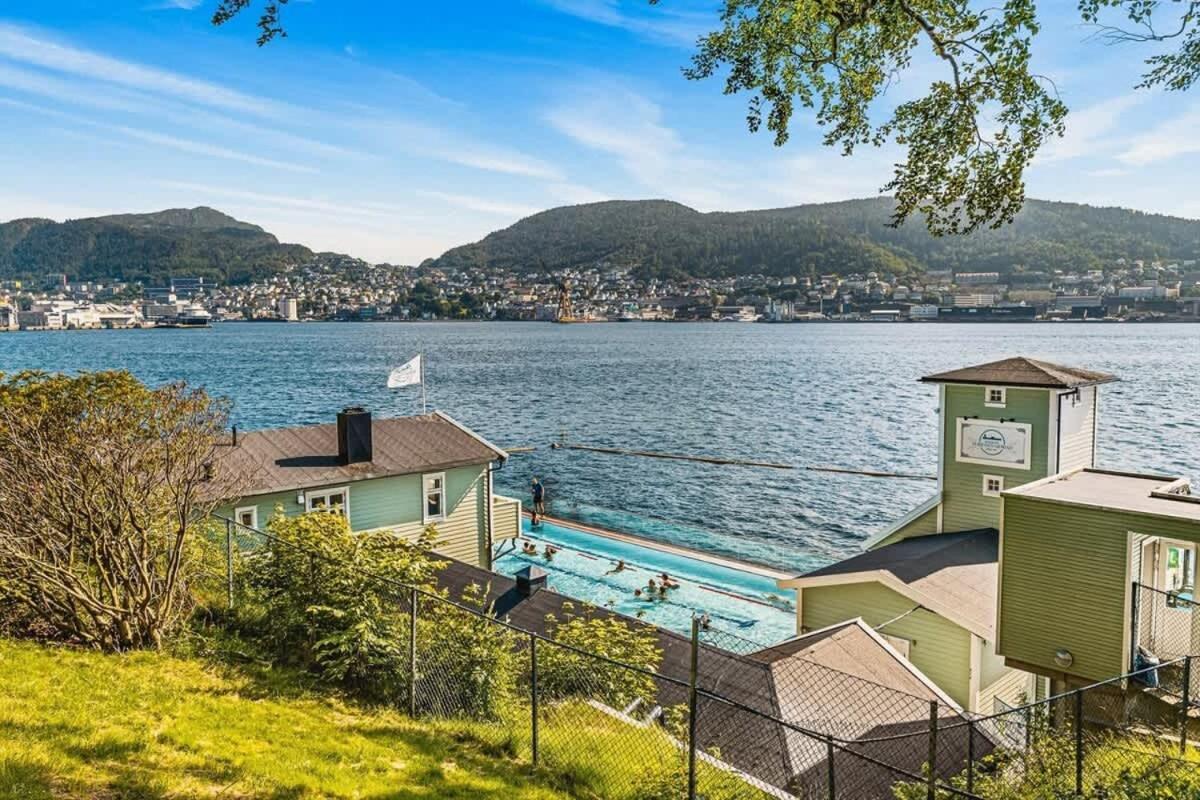 Dinbnb Apartments I Historical Two-Floor Apartment With Rooftop Panorama I 1645 Heritage Bergen Exterior photo