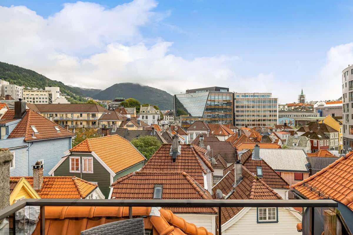 Dinbnb Apartments I Historical Two-Floor Apartment With Rooftop Panorama I 1645 Heritage Bergen Exterior photo
